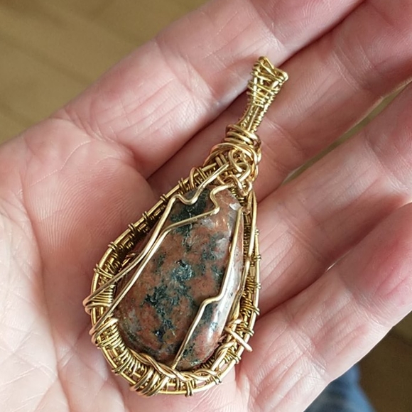 🇨🇦Polished Stone Pendant - Picture 2 of 3